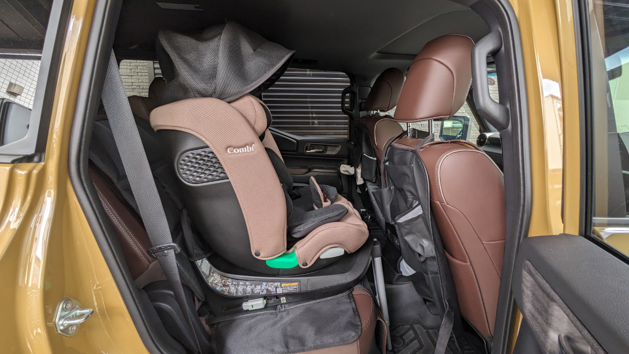 チャイルドシート　ドア側から