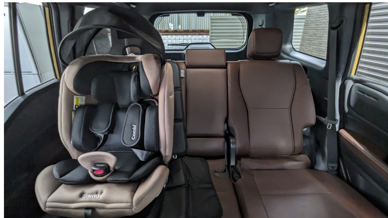 チャイルドシート　前席側から