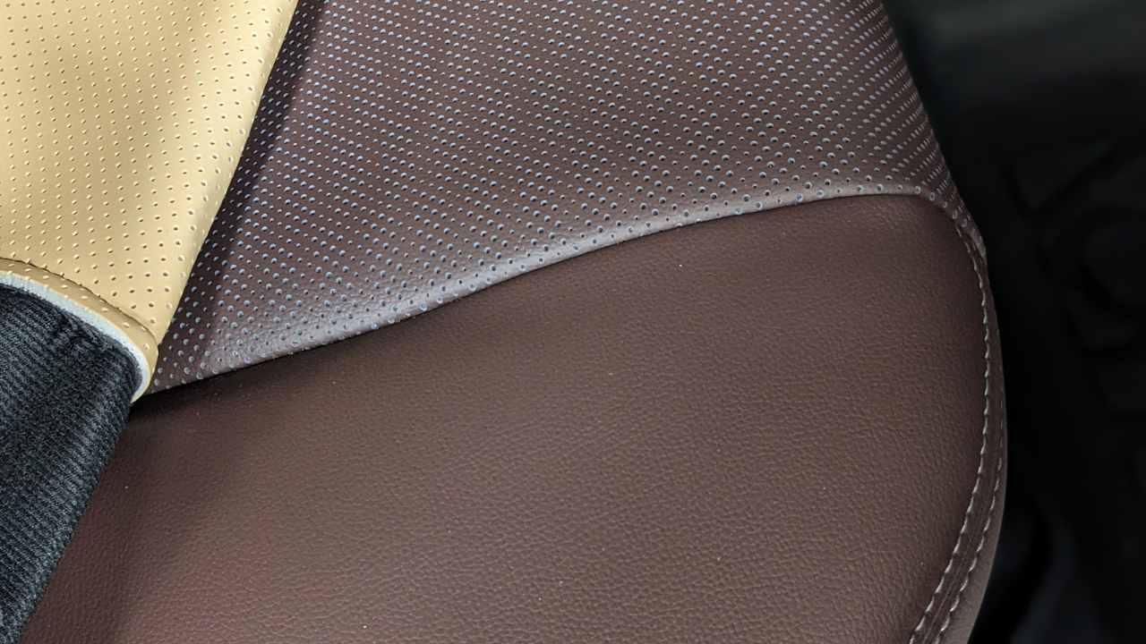 シートカバー FB354 チャイルドシート跡