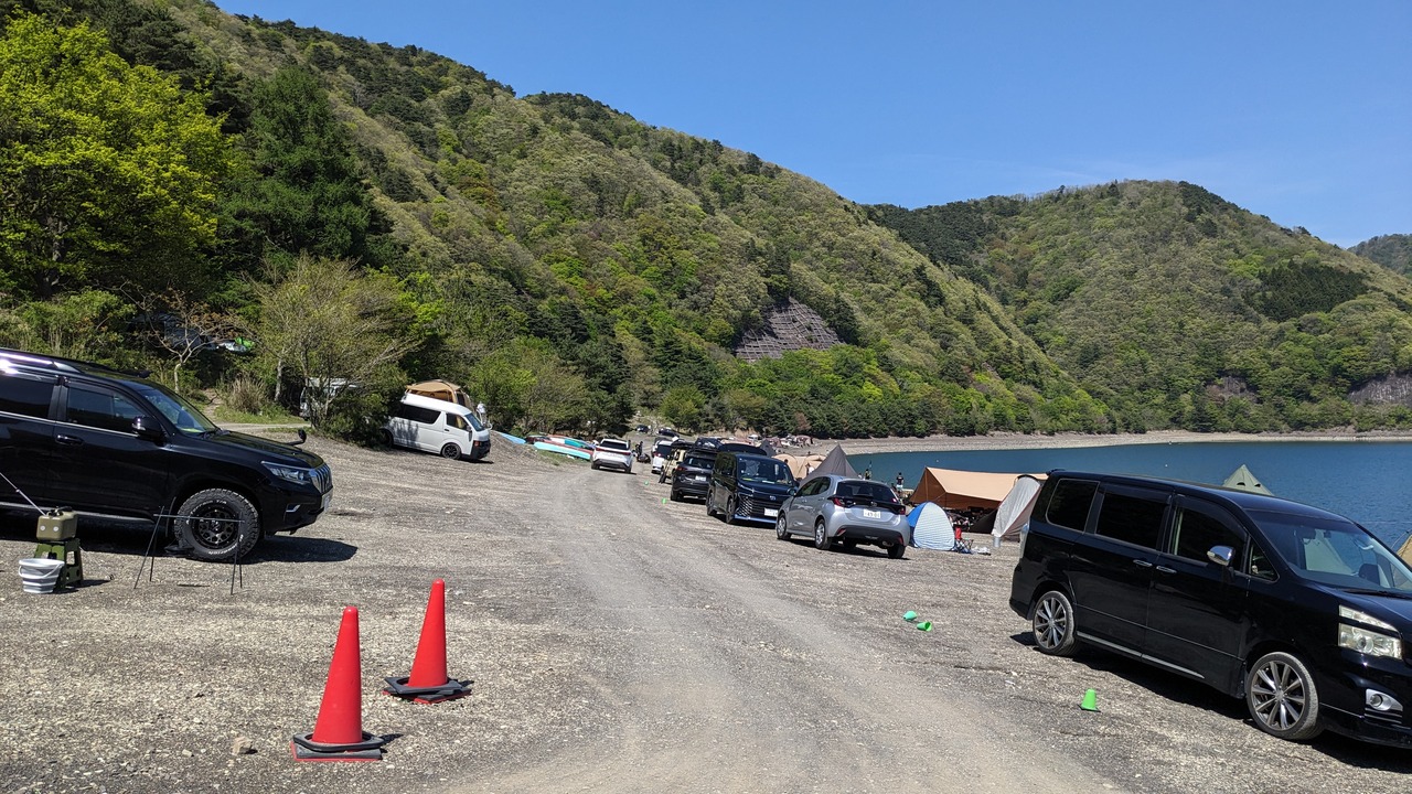 浩庵キャンプ場 午後 湖畔 林間寄り