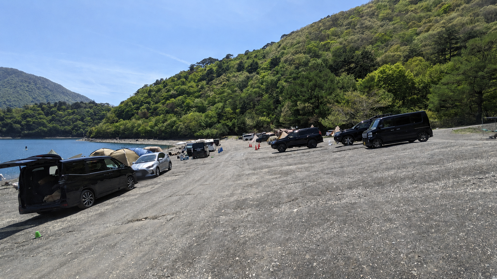 浩庵キャンプ場 午前 湖畔 林間寄り